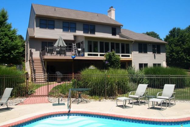 Patio room with pool